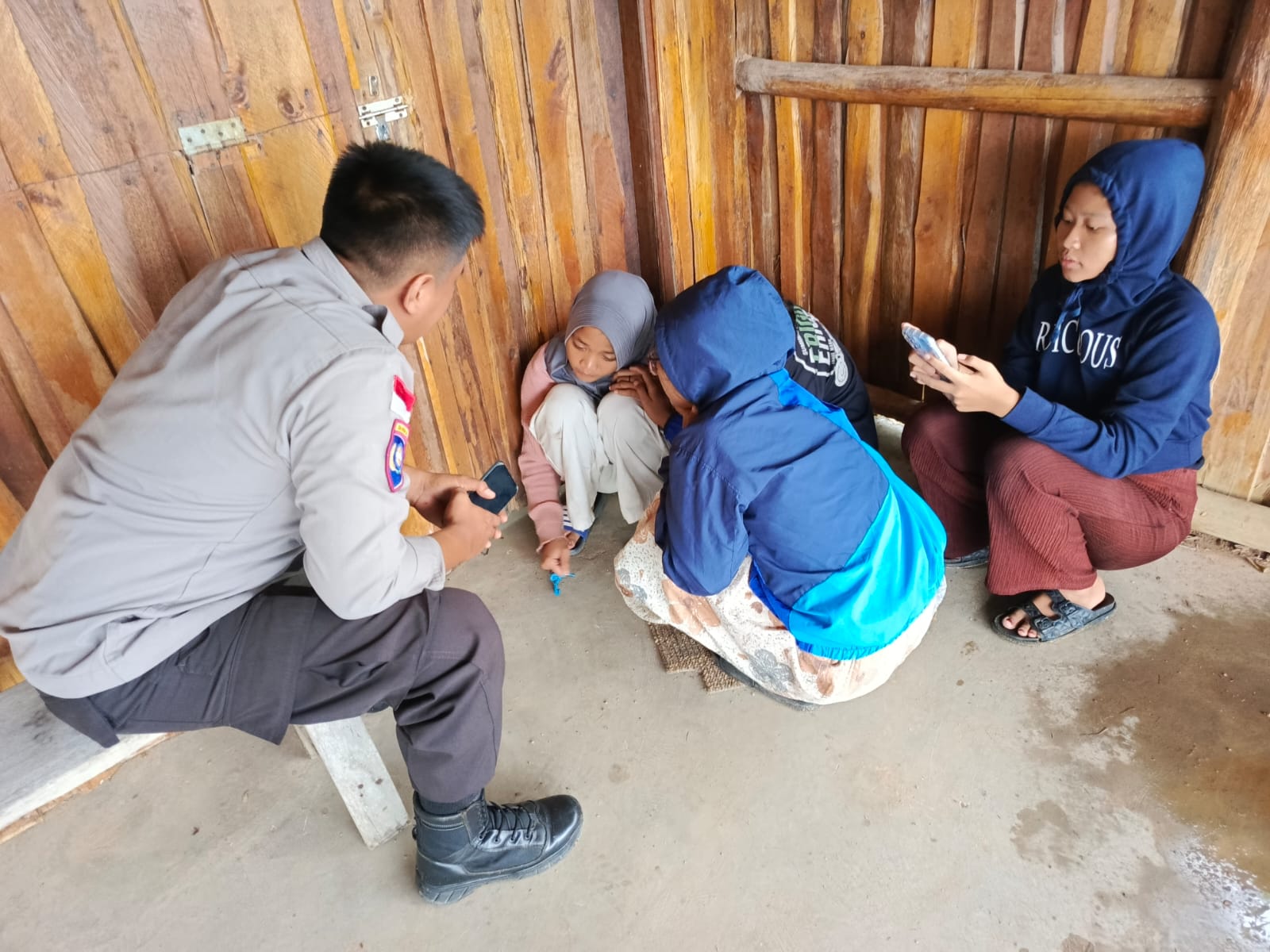 Bhabinkamtibmas Bersama Dengan Masyarakat Temukan Anak Yang Dilaporkan Hilang